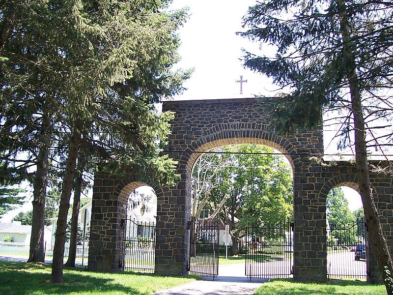 File:Archway Entrance.JPG