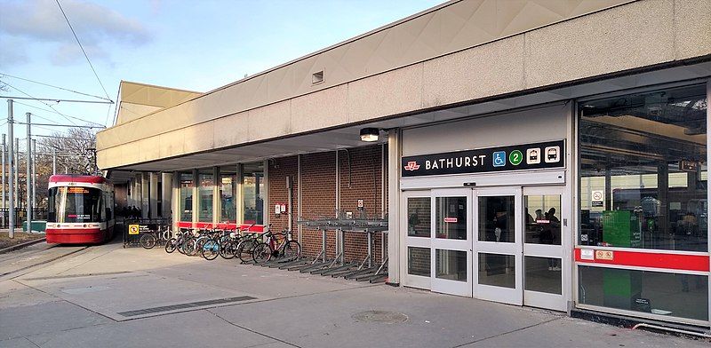 File:Bathurst Subway Station.jpg