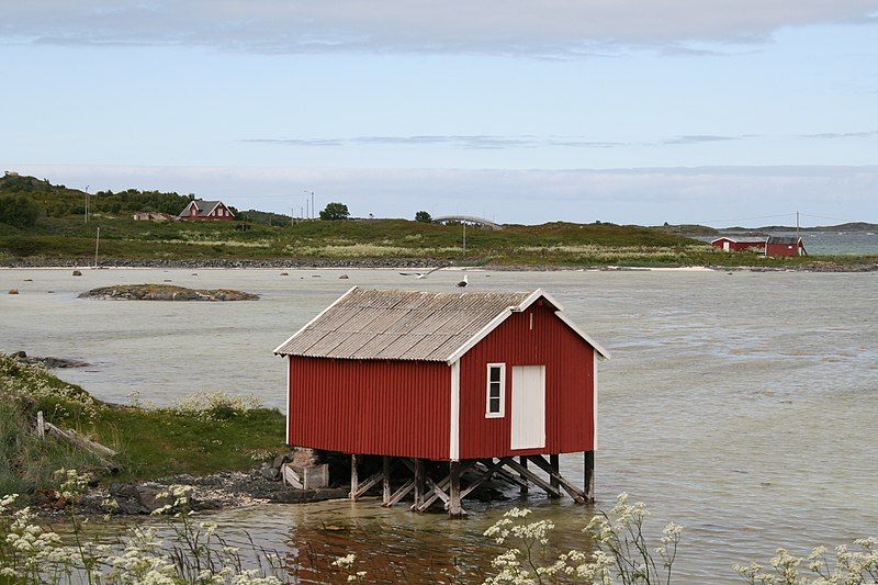 File:Boathouse on Krottoy.jpg