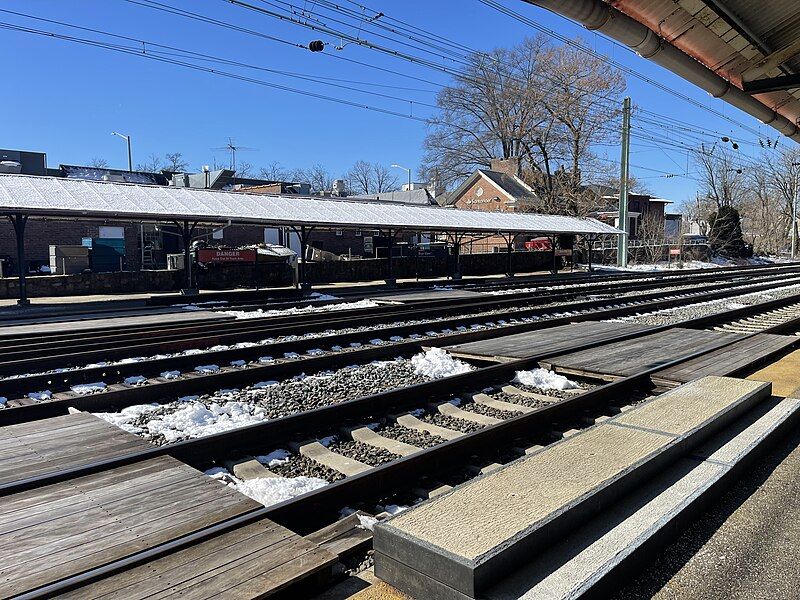 File:Bryn Mawr station.jpg