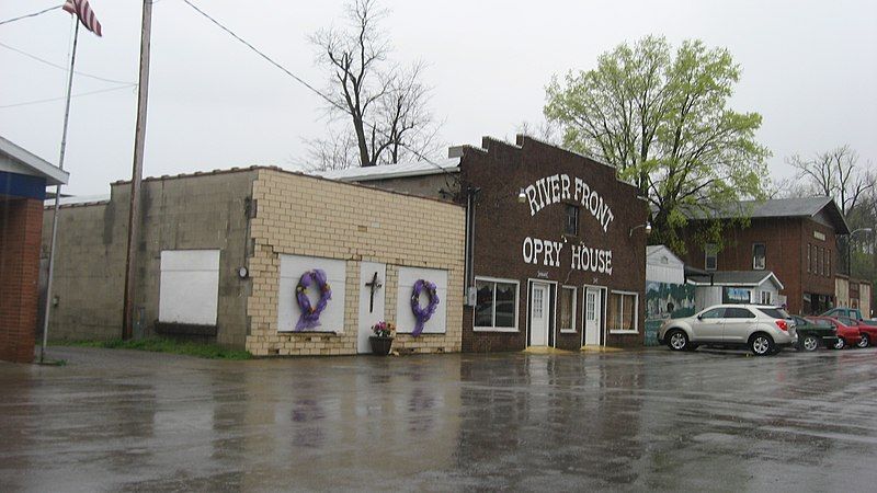 File:Cave-in-Rock Main Street.jpg