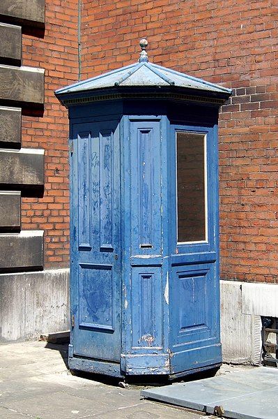 File:CoventGardenPoliceBox.jpg