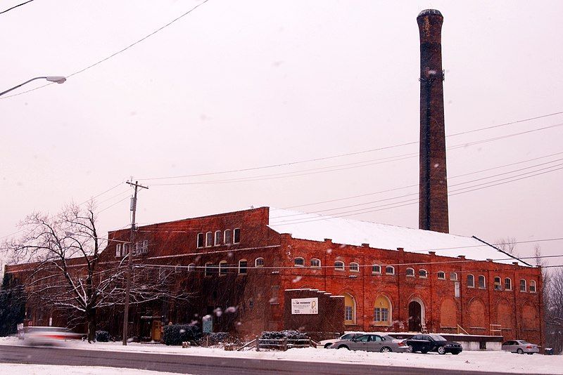 File:FarmingtonMichiganWineryBldg.jpg