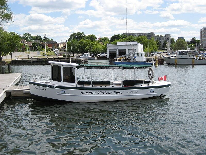 File:HamiltonianTourBoat.JPG