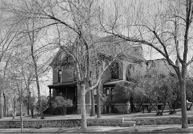 File:Hauser Mansion, Helena.jpg