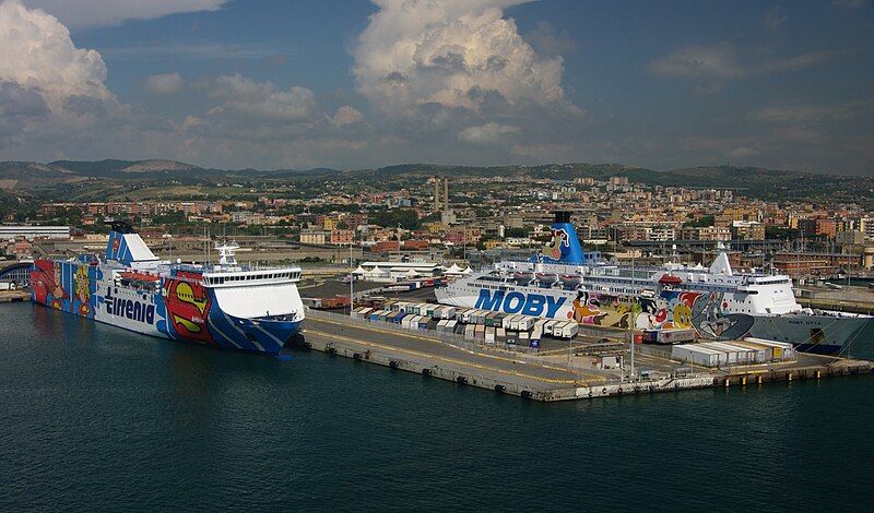 File:IT-civitavecchia-hafen-1.jpg