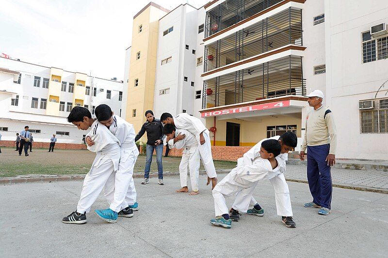 File:Judo-Karate.jpg