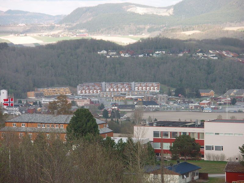 File:Melhus sentrum.JPG