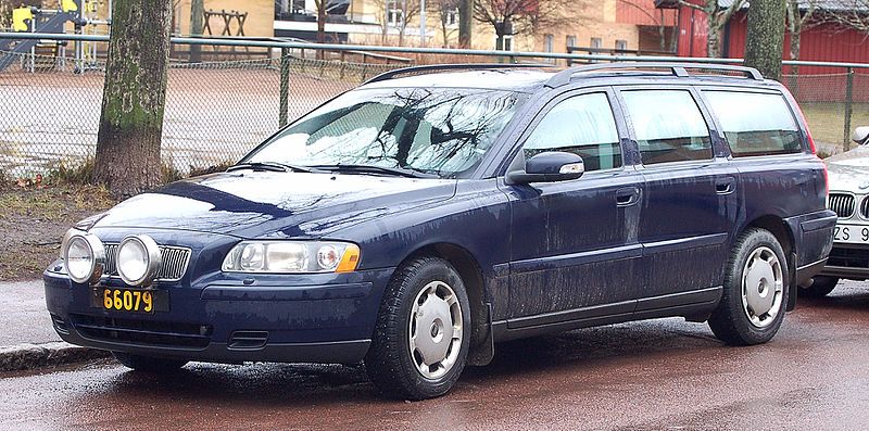 File:MilitärVolvoV70.JPG