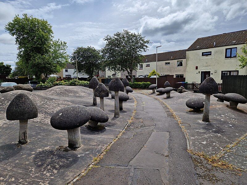 File:Mushroom Trail, Glenrothes.jpg