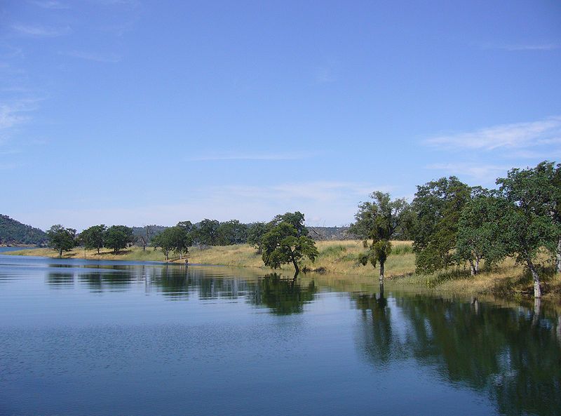 File:New Melones Lake.jpg