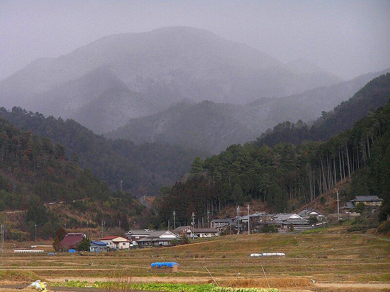 File:P1141126西ヶ嶽（727m）.jpg