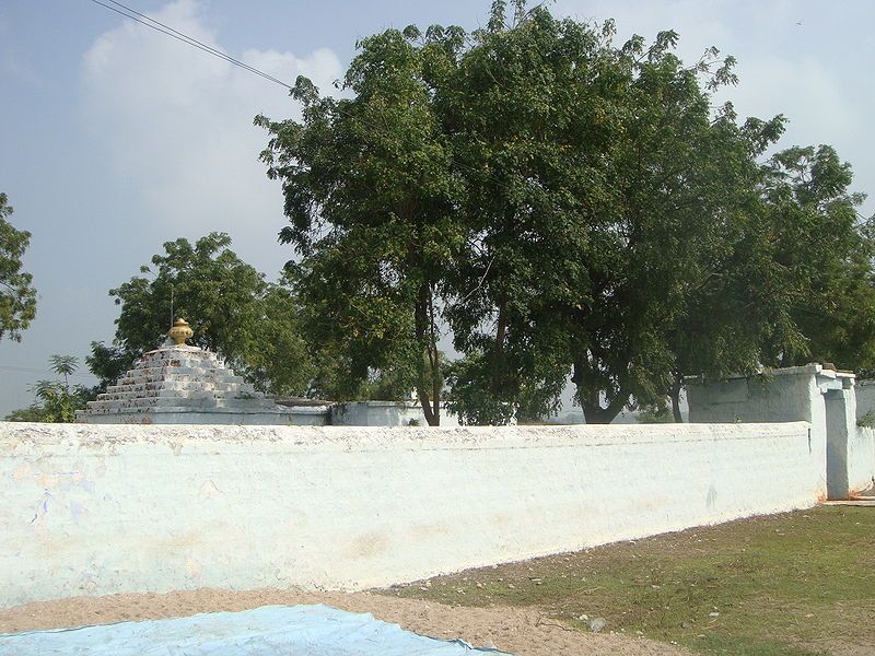 File:PerurVillageTemple.jpg