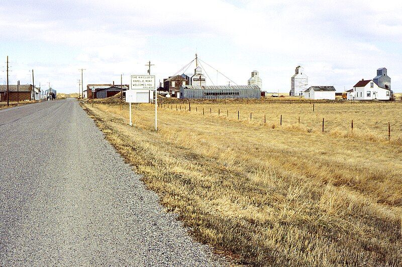 File:Rapelje, Montana (25208762348).jpg