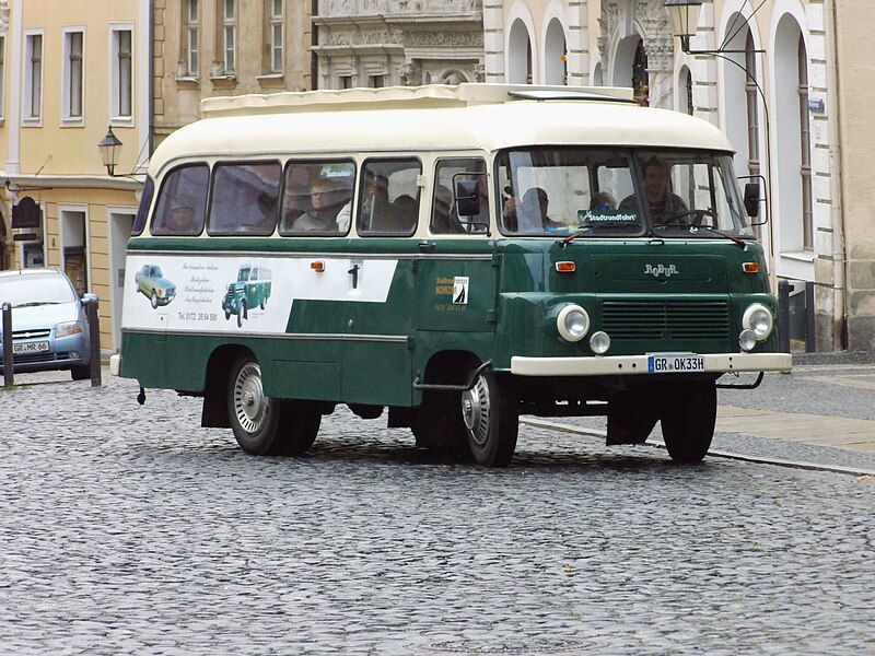 File:Robur-Bus.JPG