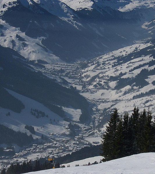 File:Saalbach hinterglemm above.JPG