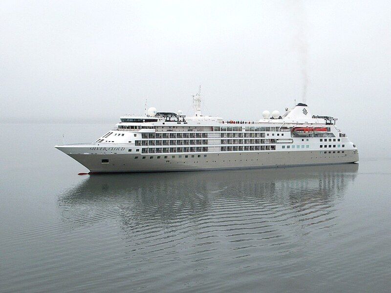 File:Silvercloudship.jpg