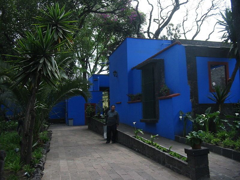 File:WalkwayCasaAzul.JPG