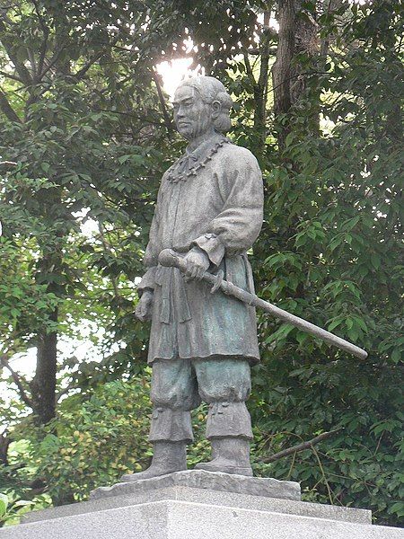 File:Yamato Takeru(bronze statue,Osaka)01.jpg