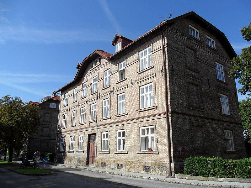 File:ArbeiterwohnhausNeunkirchenWerksgasse.jpg