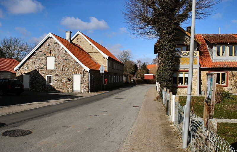 File:Bygaden, Følle 2012.jpg