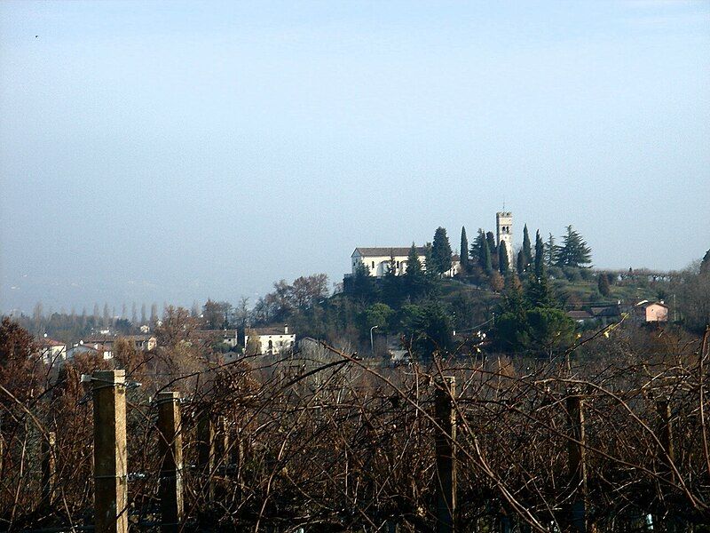 File:CastelloRoganzuolo.JPG