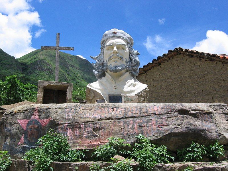 File:Che Guevara statue.jpg