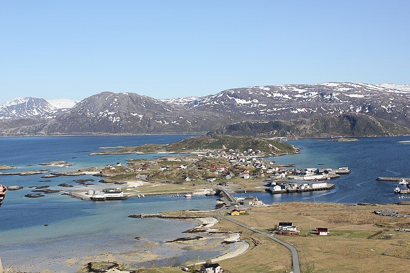 File:Hillesøy Sommarøy.jpg