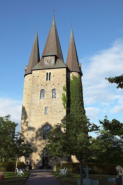 File:Husaby kyrka 20090523-01.jpg