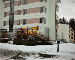 Apartment houses and an R-kioski shop in Kangasvuori.