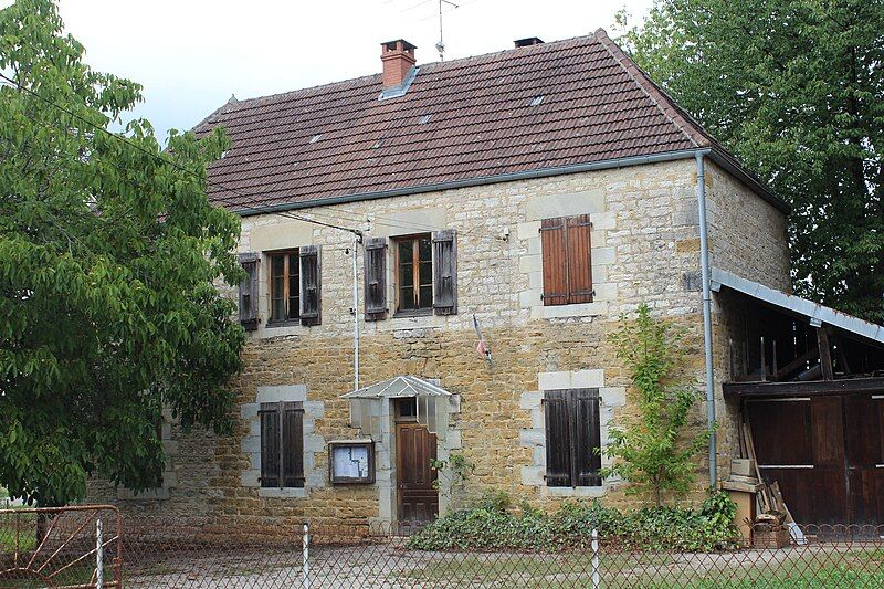 File:Mairie Chateley 3.jpg