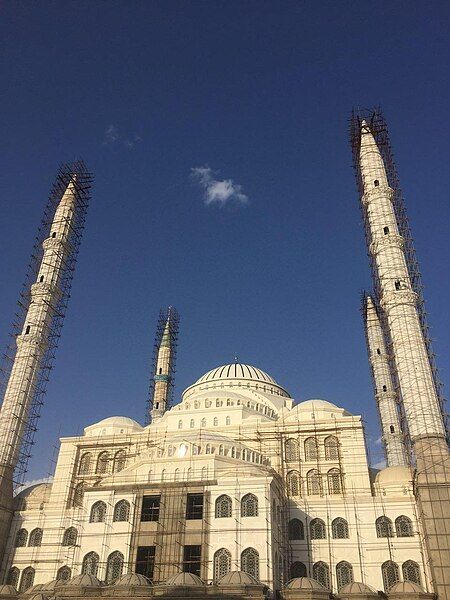 File:Makki Mosque.jpg