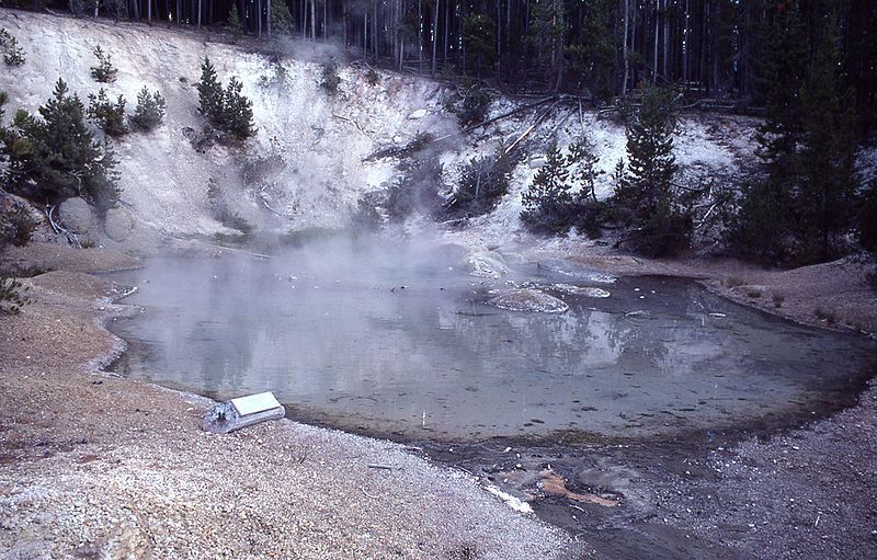 File:MonarchGeyserCrater-Light1996.jpg