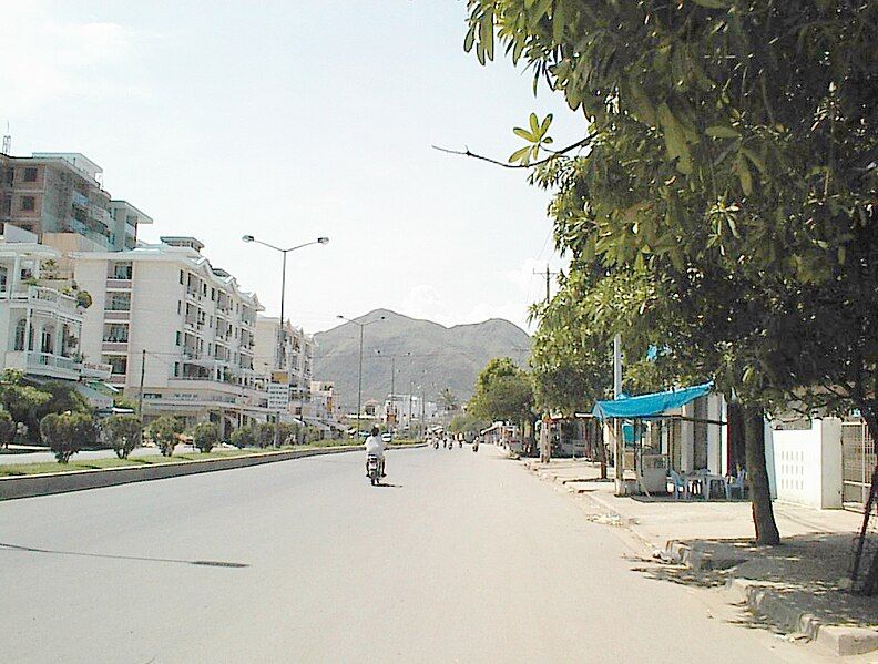 File:Nha Trang-Tran Phu.JPG