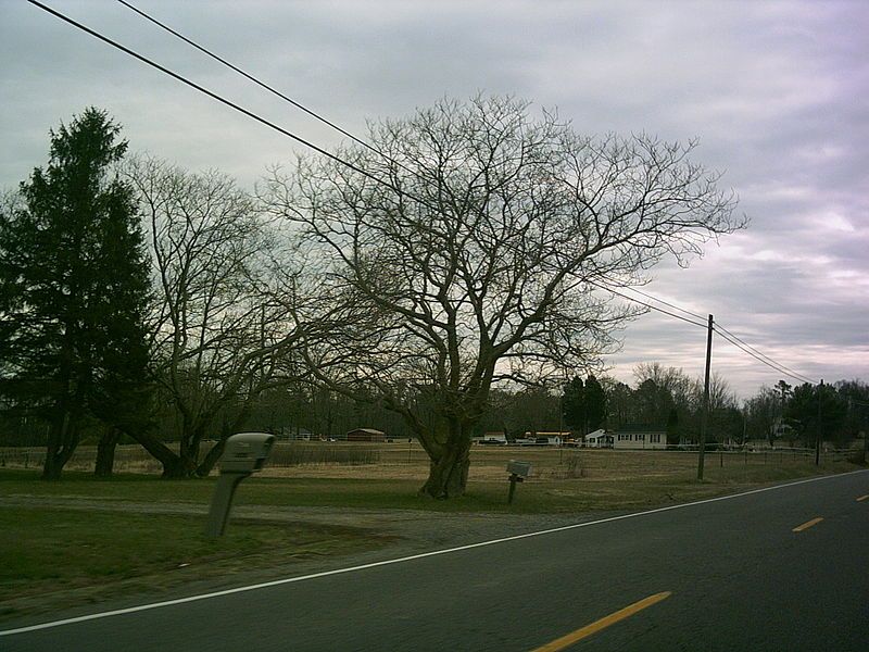 File:Passing through Robley.jpg