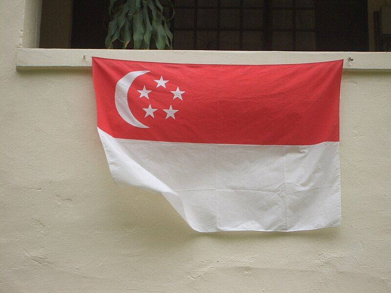 File:SingaporeFlag-atwindow-20060809.jpg