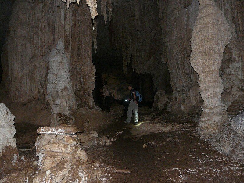 File:Socotra Cave 02.JPG