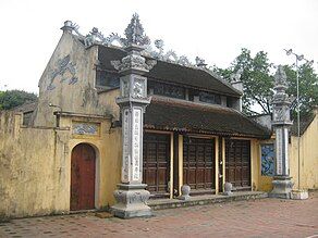 Bến village communal house, place to worship warlord Lữ Đường.