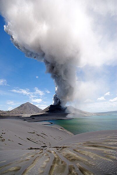 File:Tavurvur volcano 2.jpg