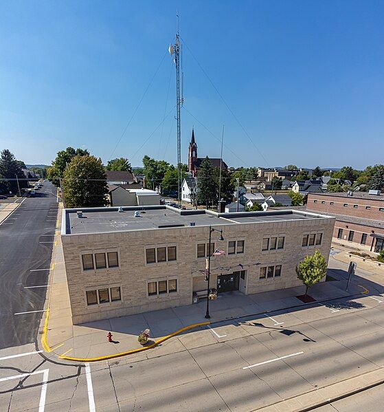 File:Tomah Municipal Center.jpg