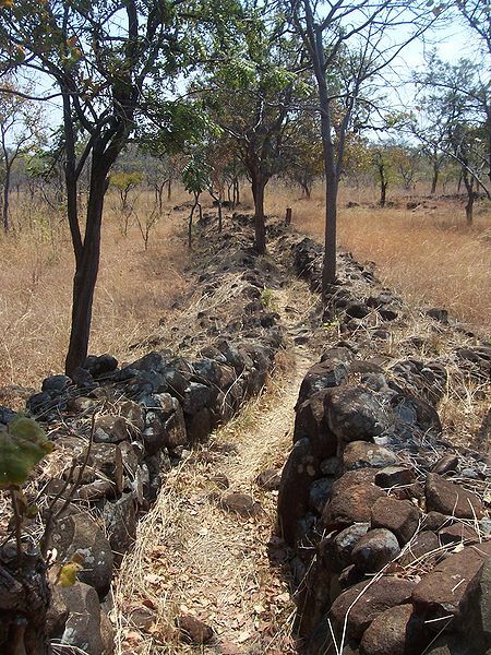 File:Ziwa ruins wall.JPG