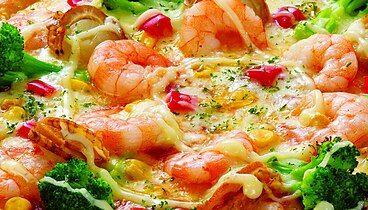 Pizza with shrimp and broccoli