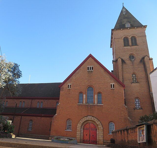 File:AntsirabeEv.Kirche.jpg