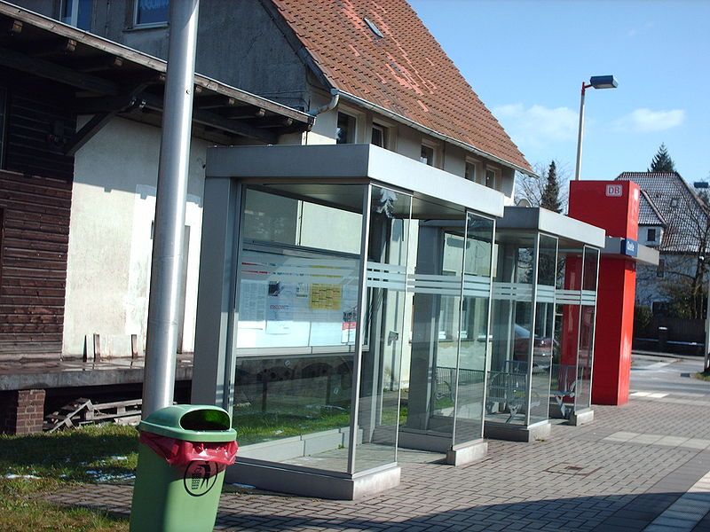 File:Bahnhof Quelle.jpg