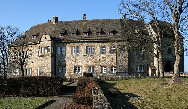 File:Burg dringenberg.jpg