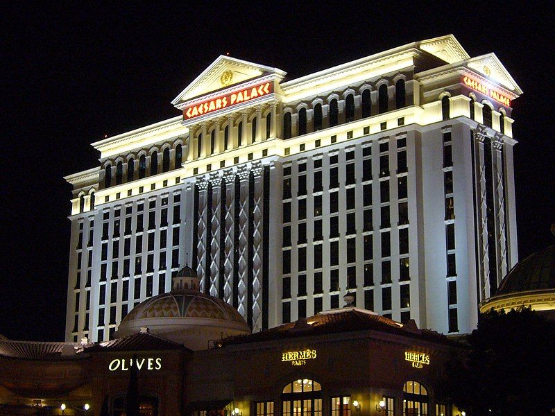 File:Caesarspalace-night.JPG