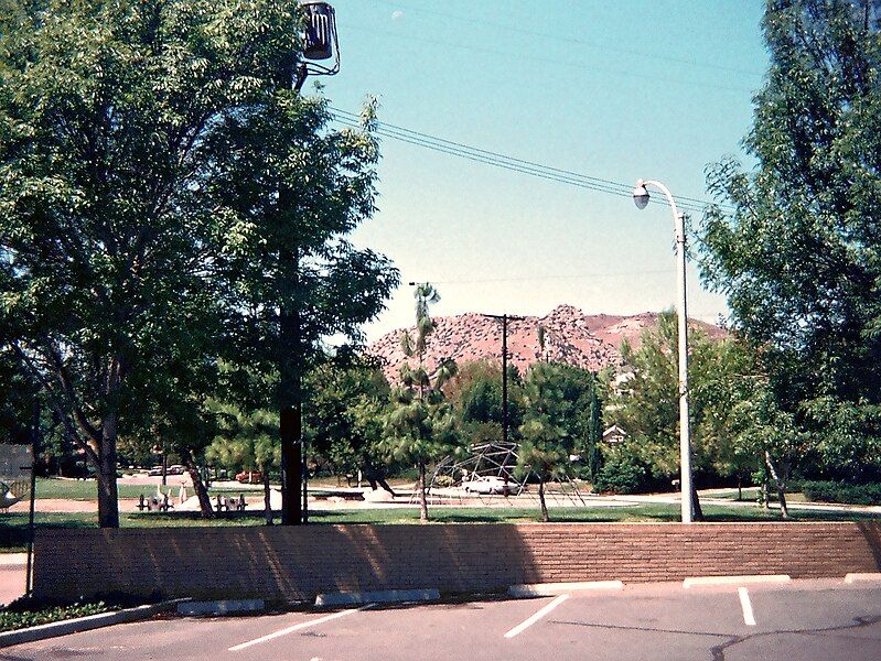 File:Castle Peak 1978.jpg