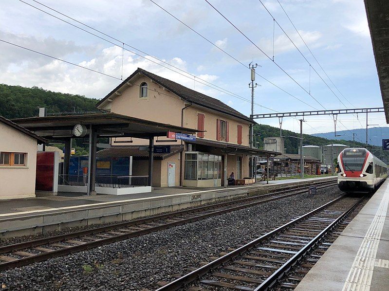 File:Croy Gare.jpg