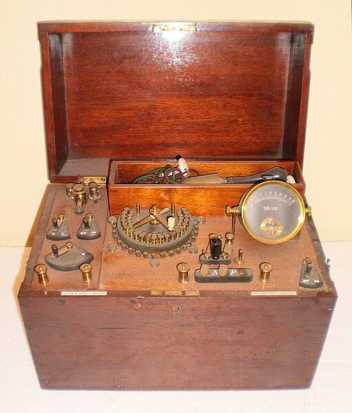 File:Electrotherapy apparatus.jpg