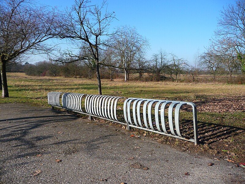 File:Fahrradständer Feld.JPG